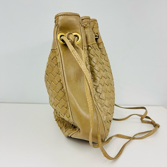 Vintage Taupe Woven Faux Leather Drawstring Shoulder Bag - Picture 3 of 7